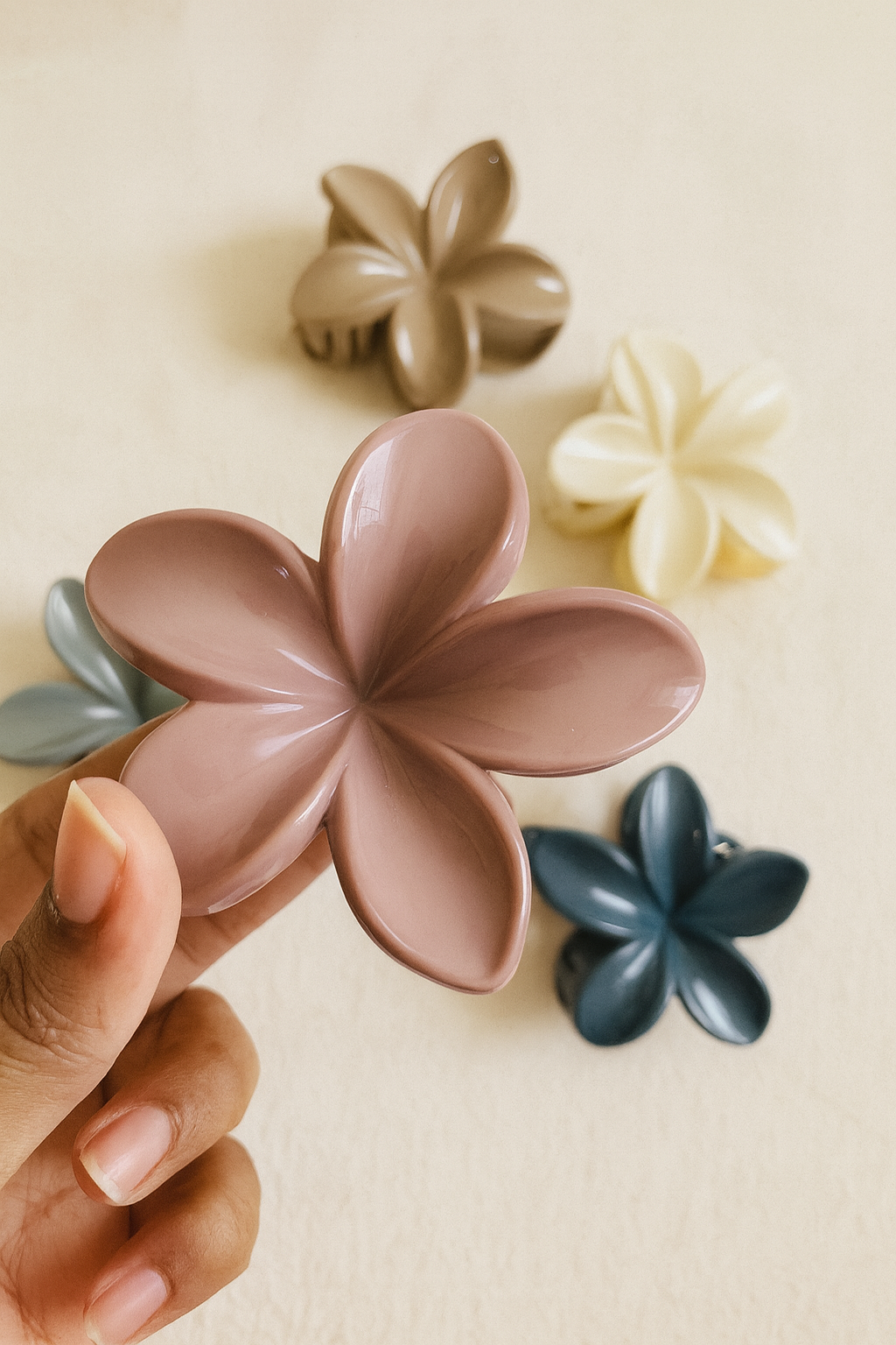 Glossy flower hair claw