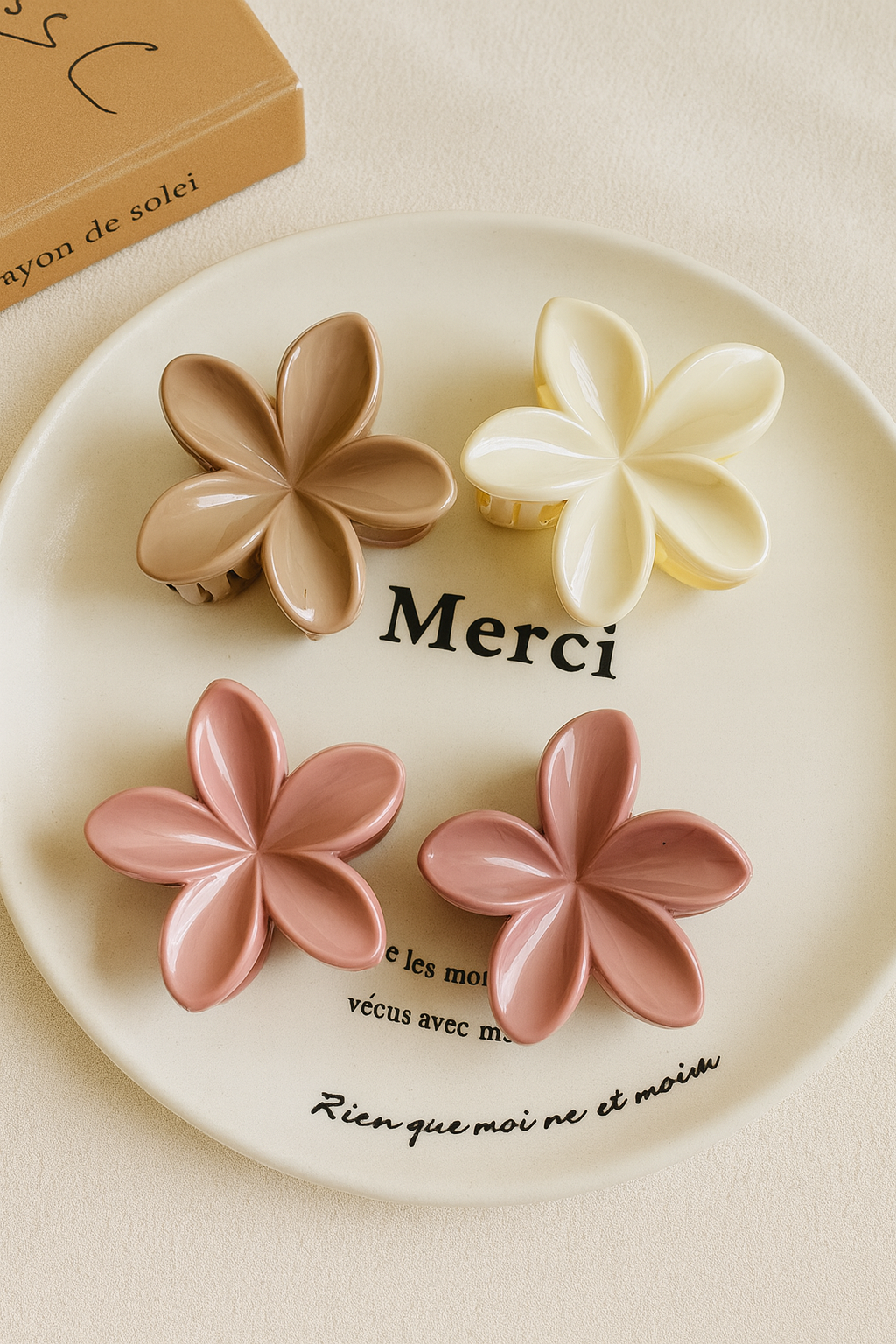 Glossy flower hair claw
