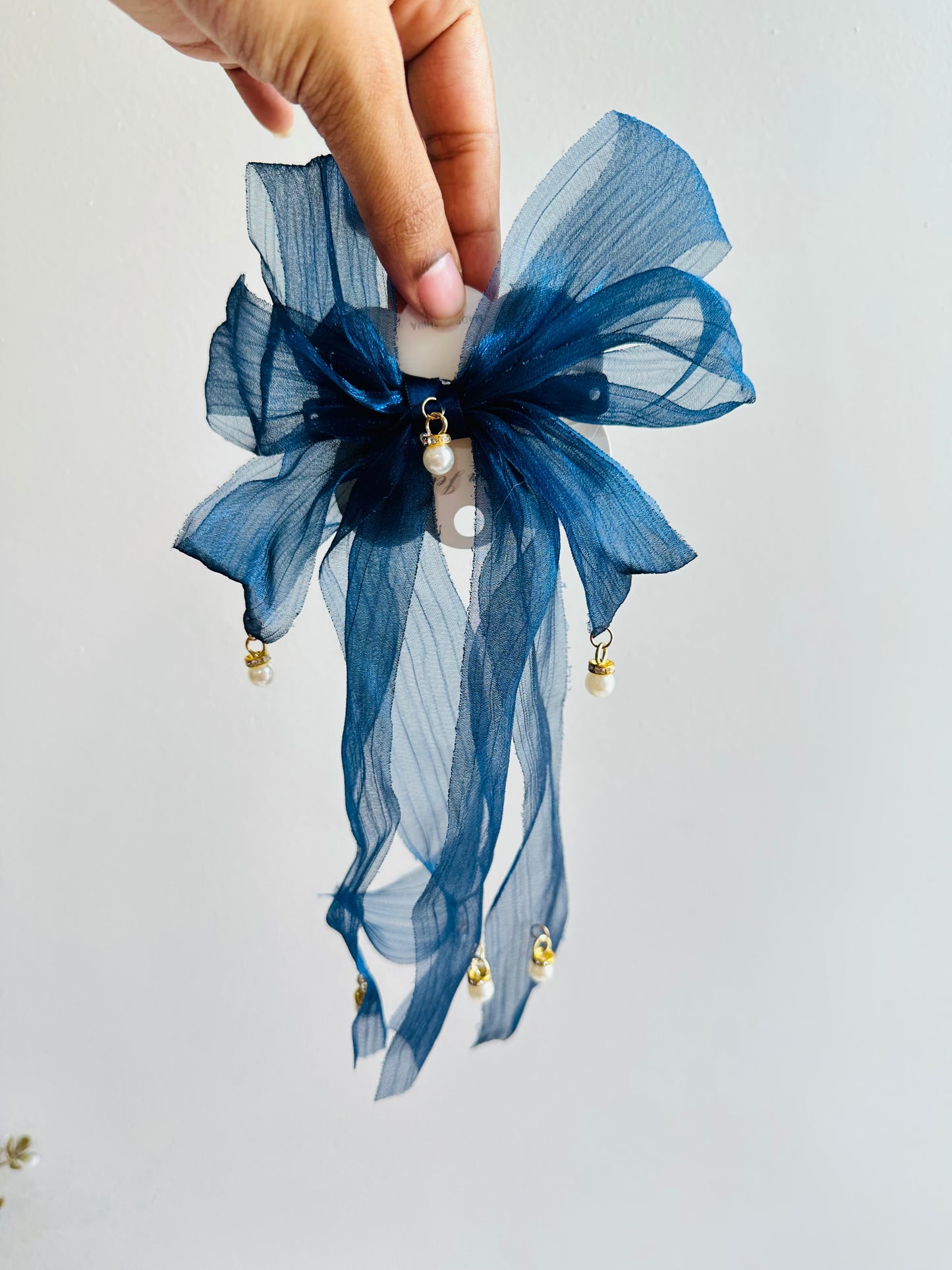 Pearl big bow shimmer buckle hair clip