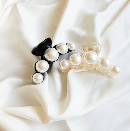 Pearl hair claw clip