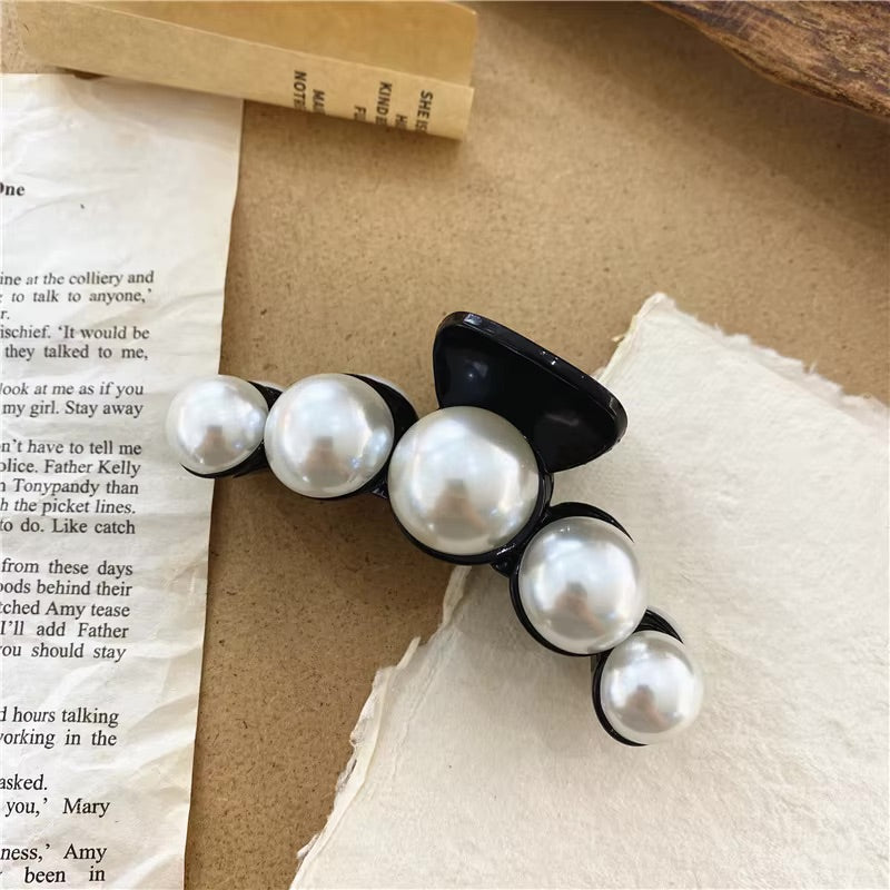 Pearl hair claw clip