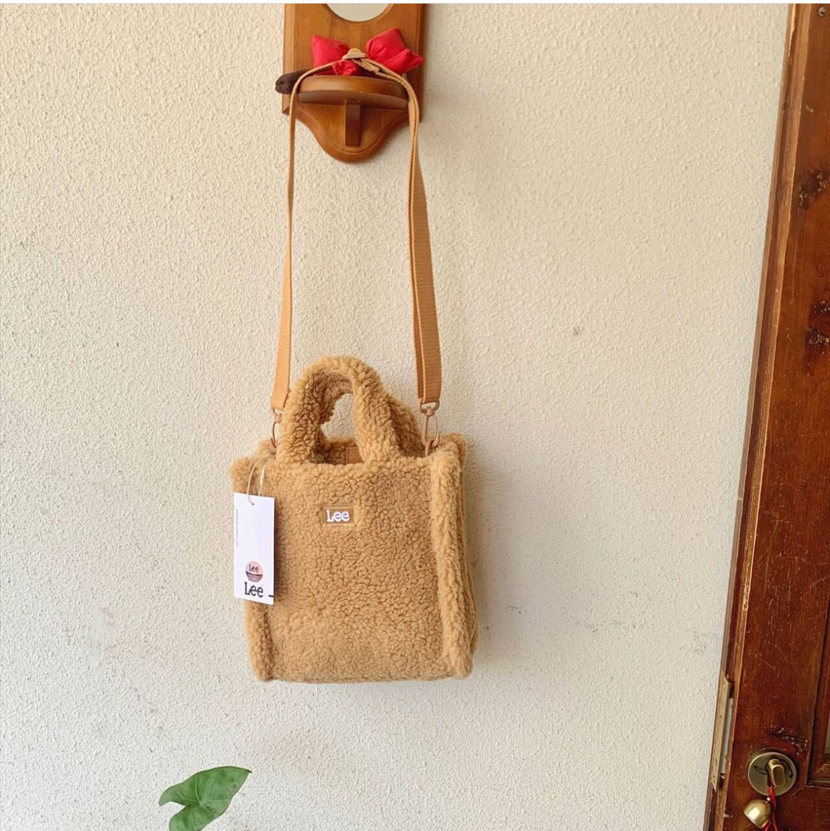 Korean fur shoulder sling bag