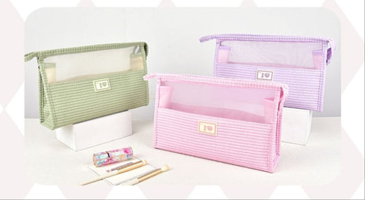 I love mesh pouch organiser