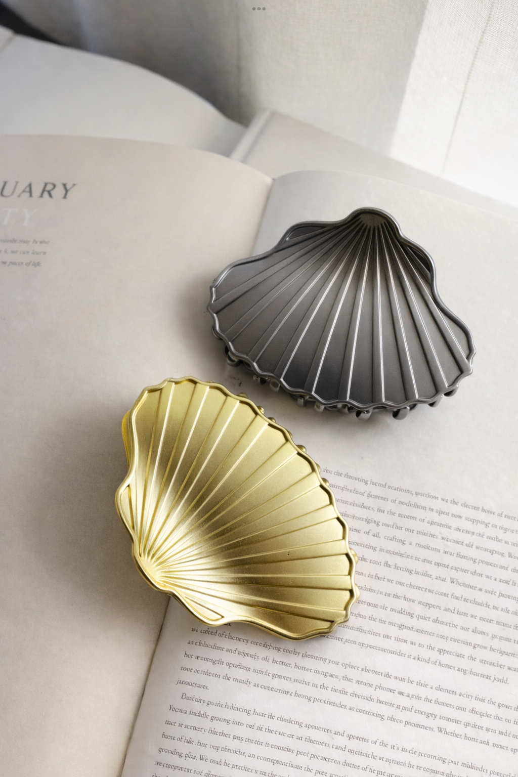 Shell Metal Hair Claw Clip – Large