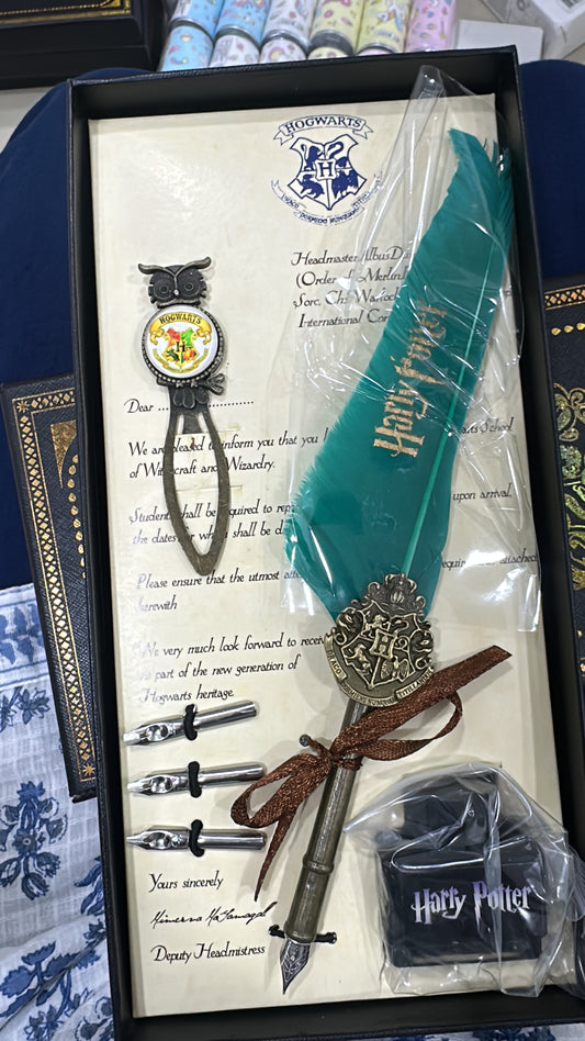 Harry Potter Feather Pen Set with bookmark