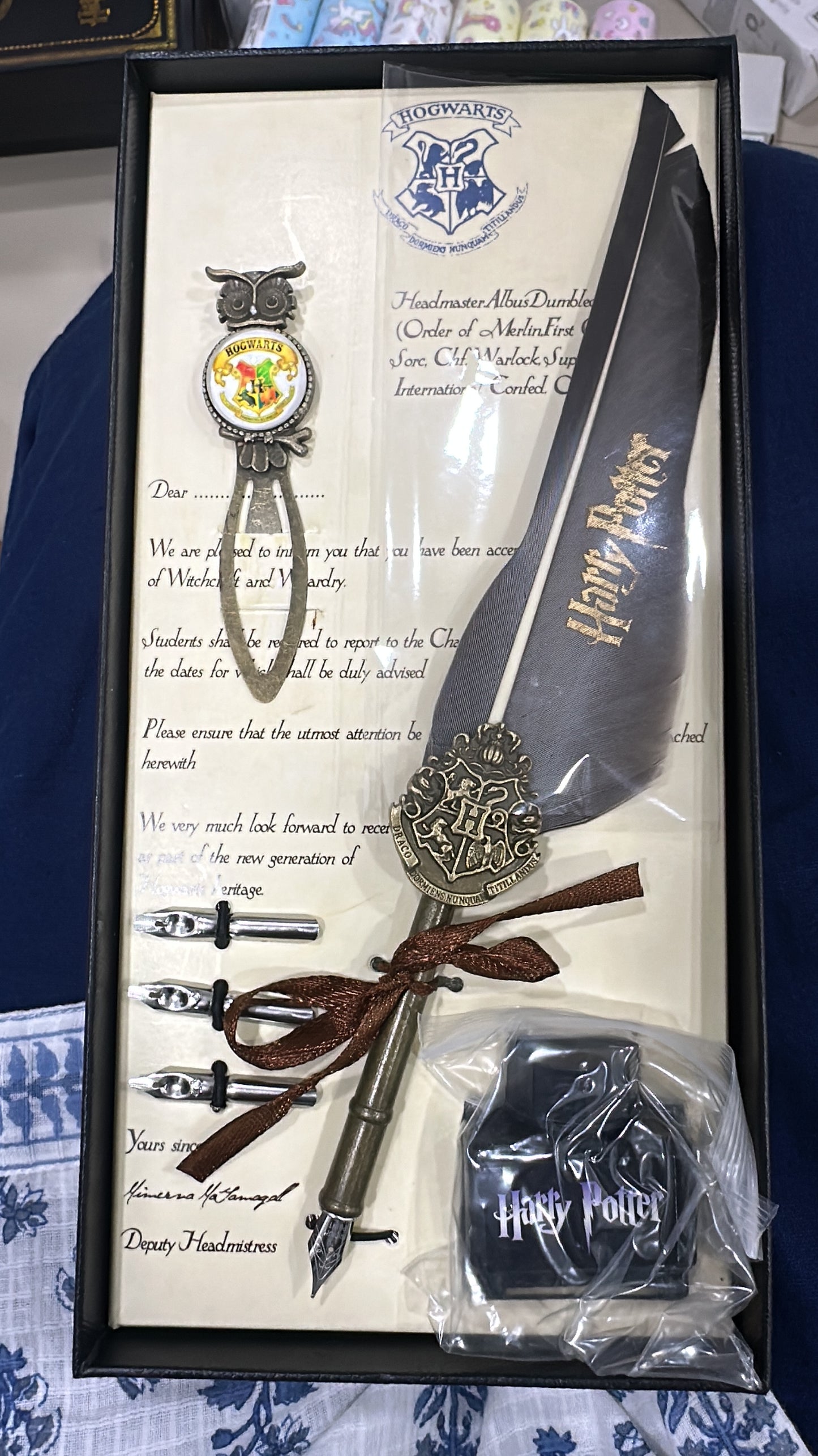 Harry Potter Feather Pen Set with bookmark