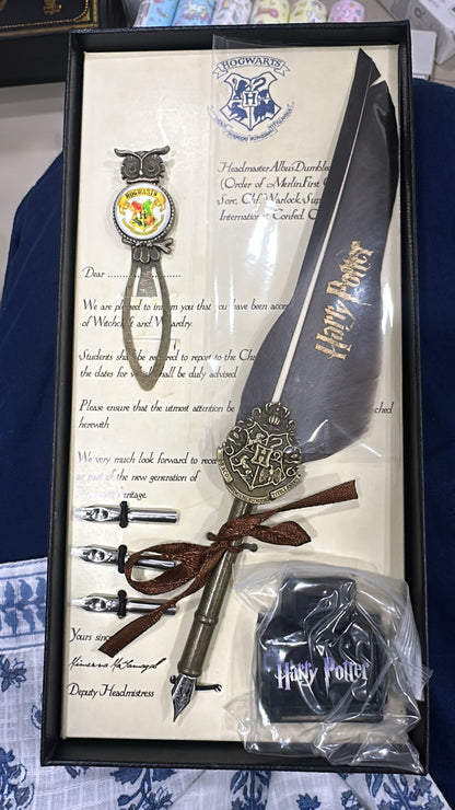 Harry Potter Feather Pen Set with bookmark