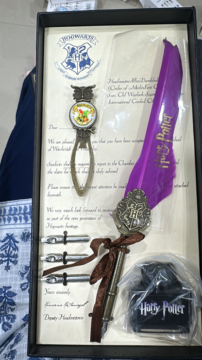 Harry Potter Feather Pen Set with bookmark