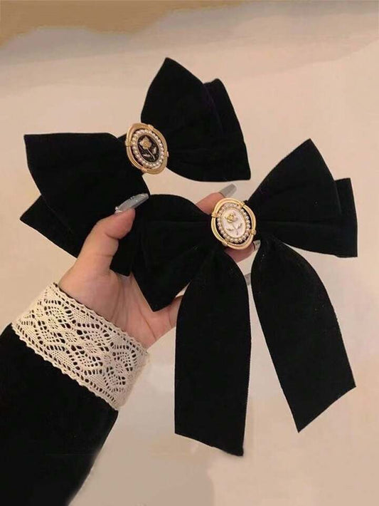 Elizabeth velvet bow hair bow pin