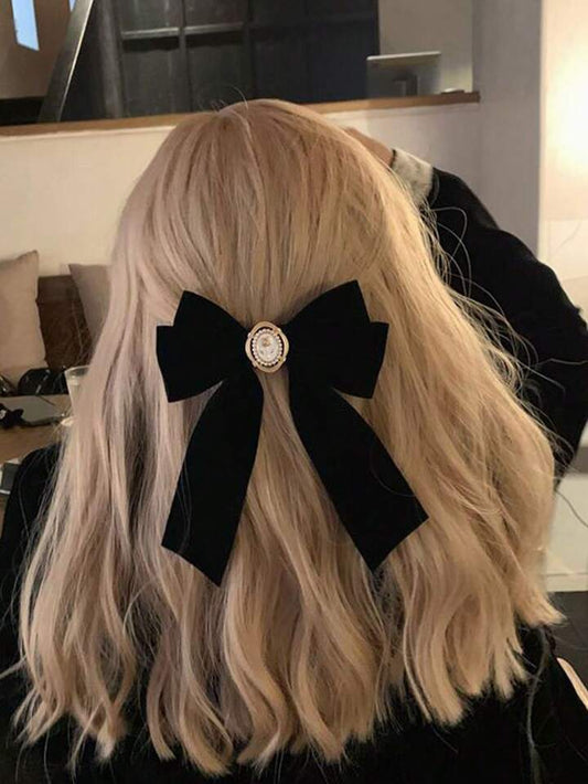 Elizabeth velvet bow hair bow pin