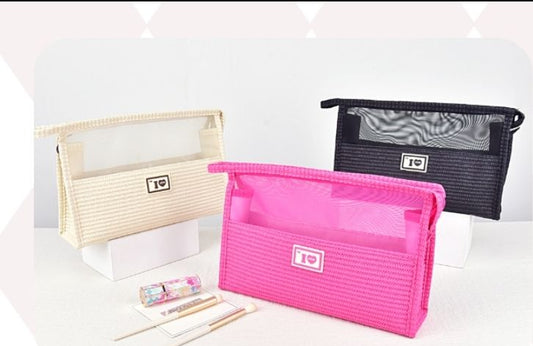 I love mesh pouch organiser