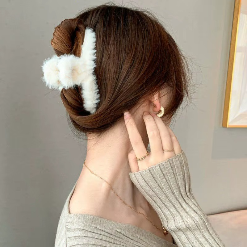 Viral Fur hair claw clutch T shape