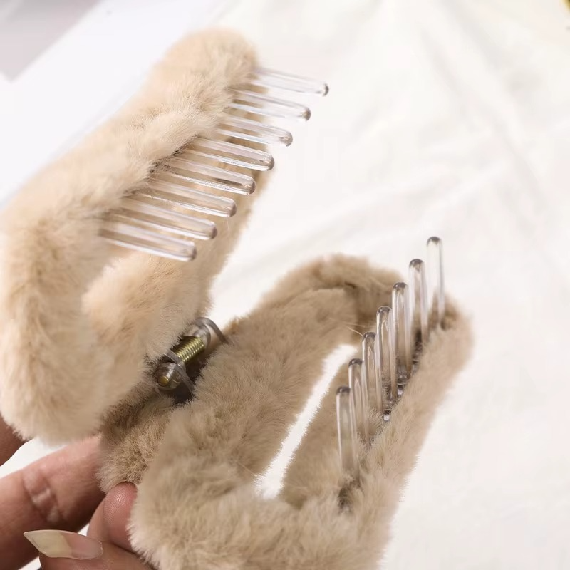 Viral Fur hair claw clutch T shape